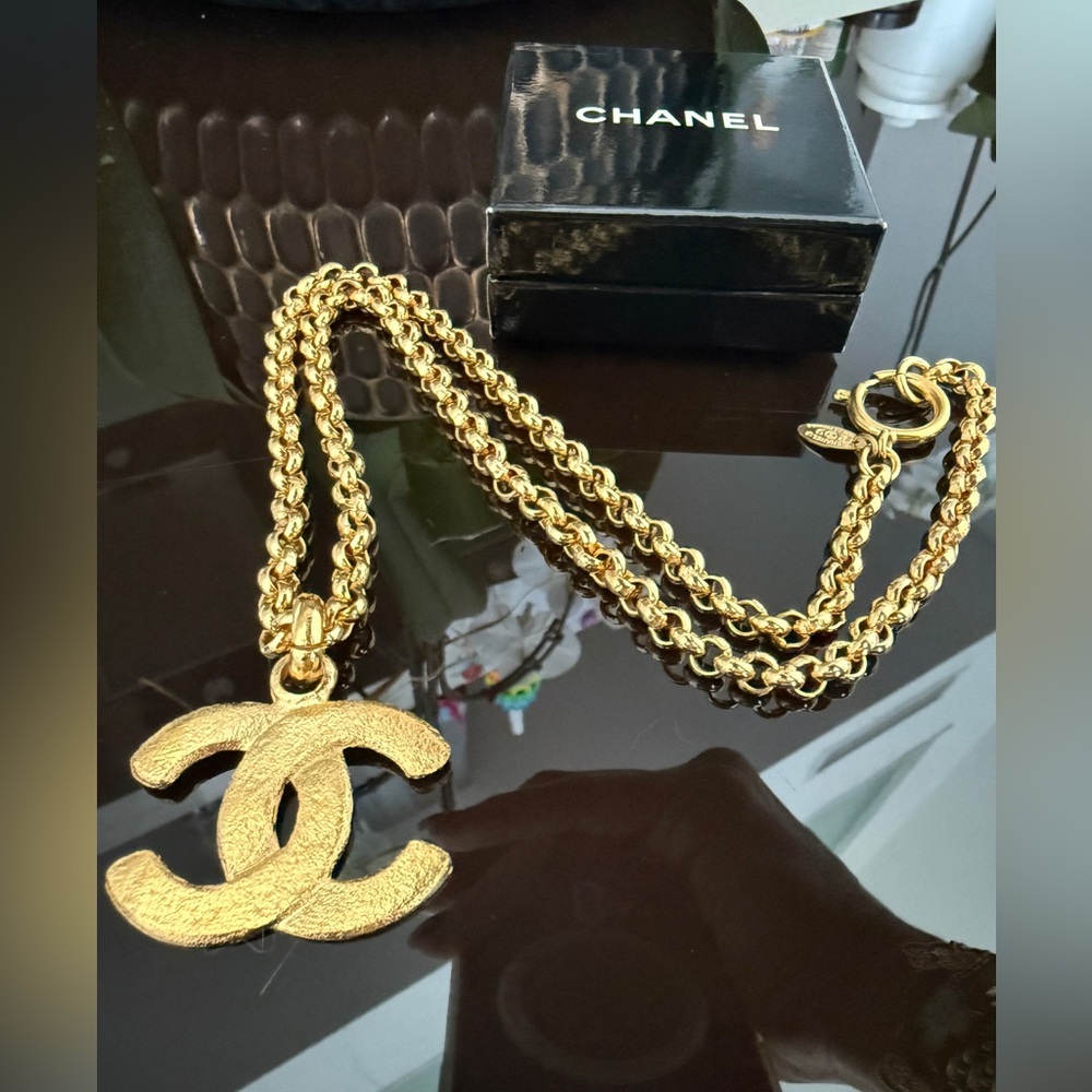 LOT 2082 24K gold plated CHANEL vintage necklace CC - Picture 7 of 9